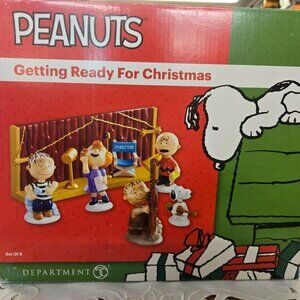 RARE! Retired Collectable Snoopy Peanuts Dept 56 Getting ready For Christmas